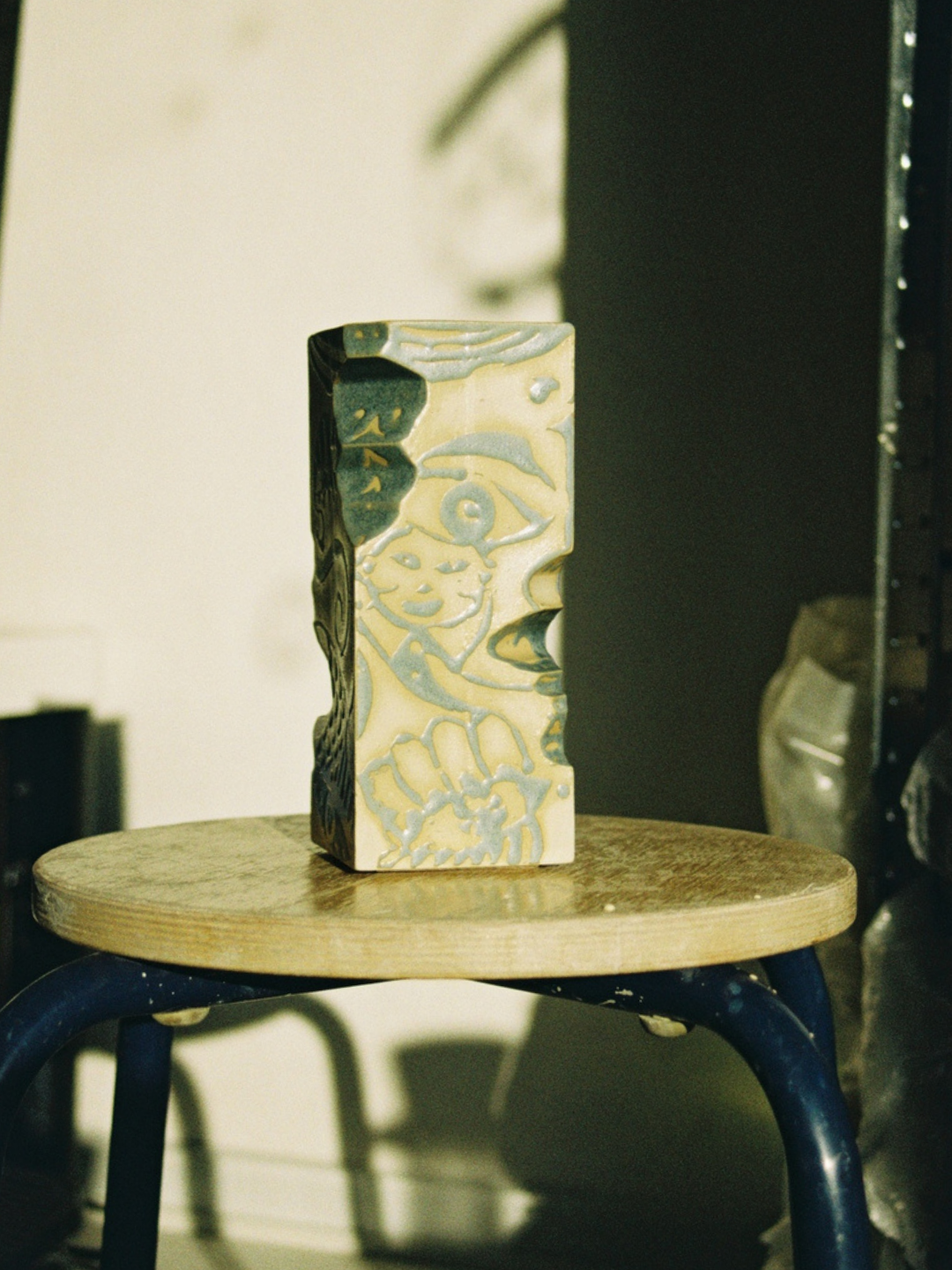Emil Kock & Odd Boys Ceramic -Ono Broken Vase - BLU
