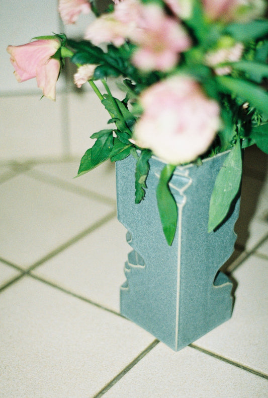 Ono Broken Vase - BLU